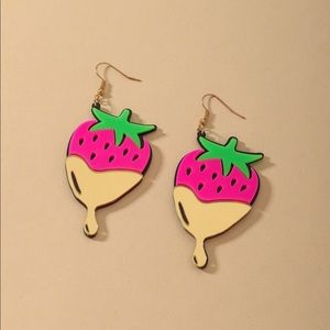 NWT 🔥 Gold Dipped Strawberry Earrings